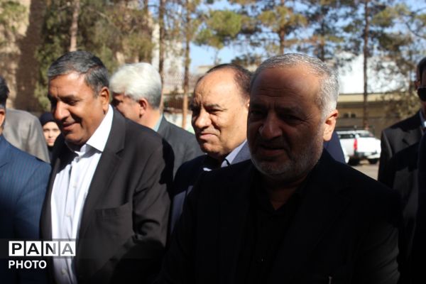 افتتاح دبستان پسرانه با حضور وزیر آموزش و پرورش