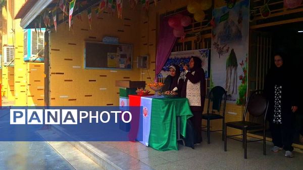 جلوه‌هایی از مراسم دهه فجر در دبیرستان دخترانه ابویی‌نژاد