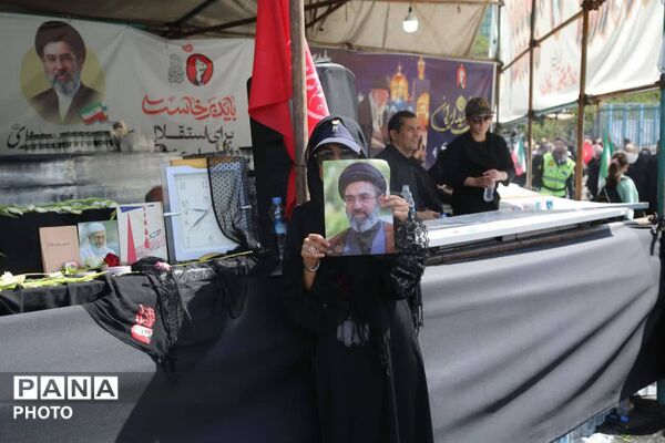 مراسم وداع با پیکر مطهر رهبر شهید در مصلی تهران 
