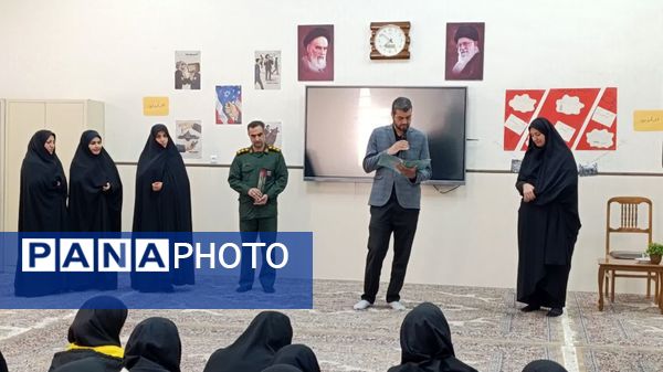 گرامیداشت روز دانش‌آموز با برنامه های متنوع در دبیرستان شاهد طالقانی