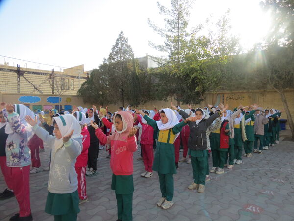 صبحگاهی شاد و پرنشاط در مدارس خاتم