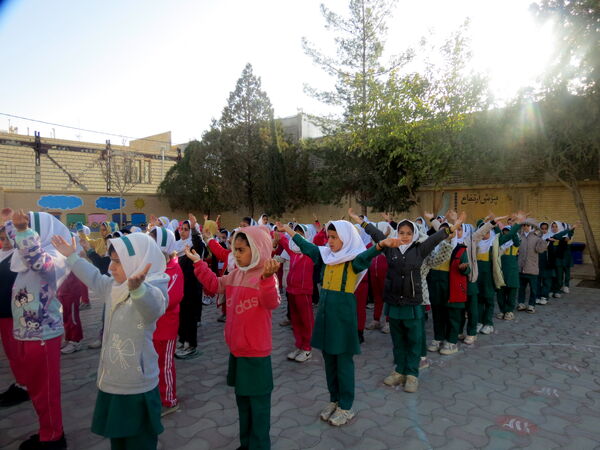 صبحگاهی شاد و پرنشاط در مدارس خاتم