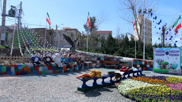 خدمات‌رسانی ستاد تسهیلات و راهنمای زائران نوروزی در قم