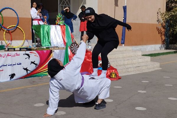 برگزاری المپیاد ورزشی درون‌مدرسه‌ای در مدرسه یاس‌نبی،فتح در بهارستان‌دو
