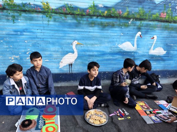  بازارچه دانش آموزی به مناسبت سالگرد پیروزی انقلاب اسلامی در دبستان پسرانه پاسدارن ناحیه ۳