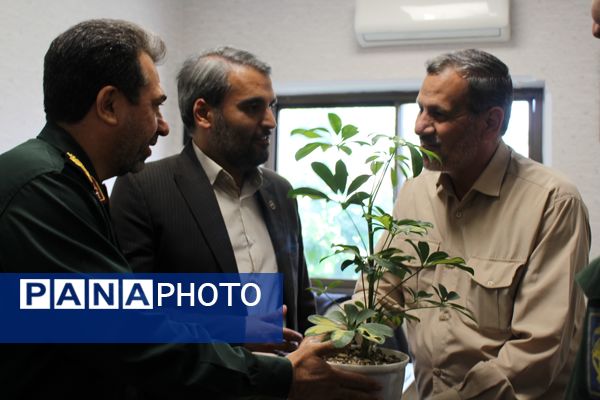 دیدار فرمانده سپاه سیدالشهدا (ع) استان تهران با مدیرکل آموزش و پرورش شهرستان‌های تهران به‌مناسبت هفته معلم