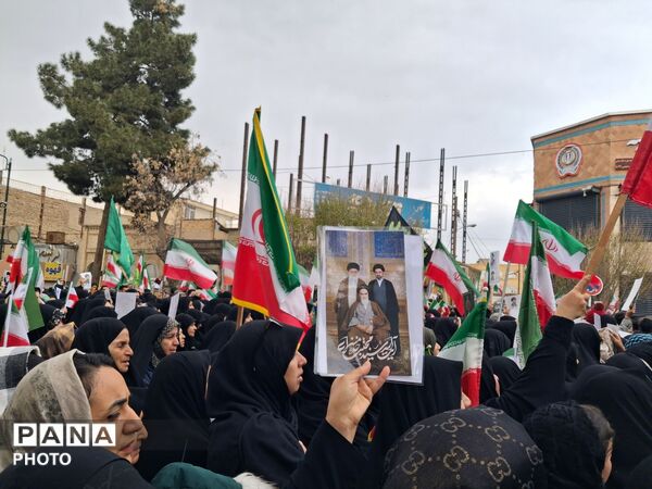 اجتماع بزرگ مردم نیشابور برای بیعت با سومین رهبر جمهوری اسلامی ایران 