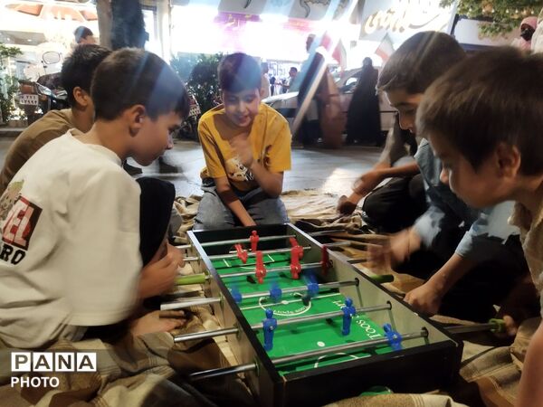 موکب کودک فرهنگیان؛ همراه با عزاداران رهبر امت در شب ۱۷۹
