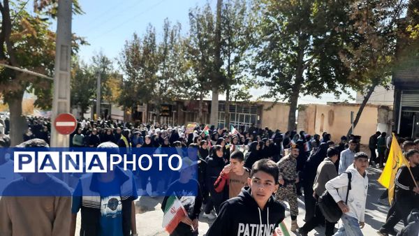 گرامیداشت یوم‌الله ۱۳ آبان در شهر سی‌سخت با حضور پرشور مردم 