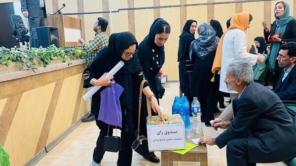 برگزاری جلسه انجمن اولیاء و مربیان دبستان معلم 