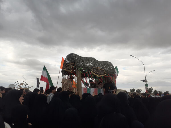 مراسم تشییع و خاکسپاری دو شهید گمنام دوران دفاع مقدس در قم