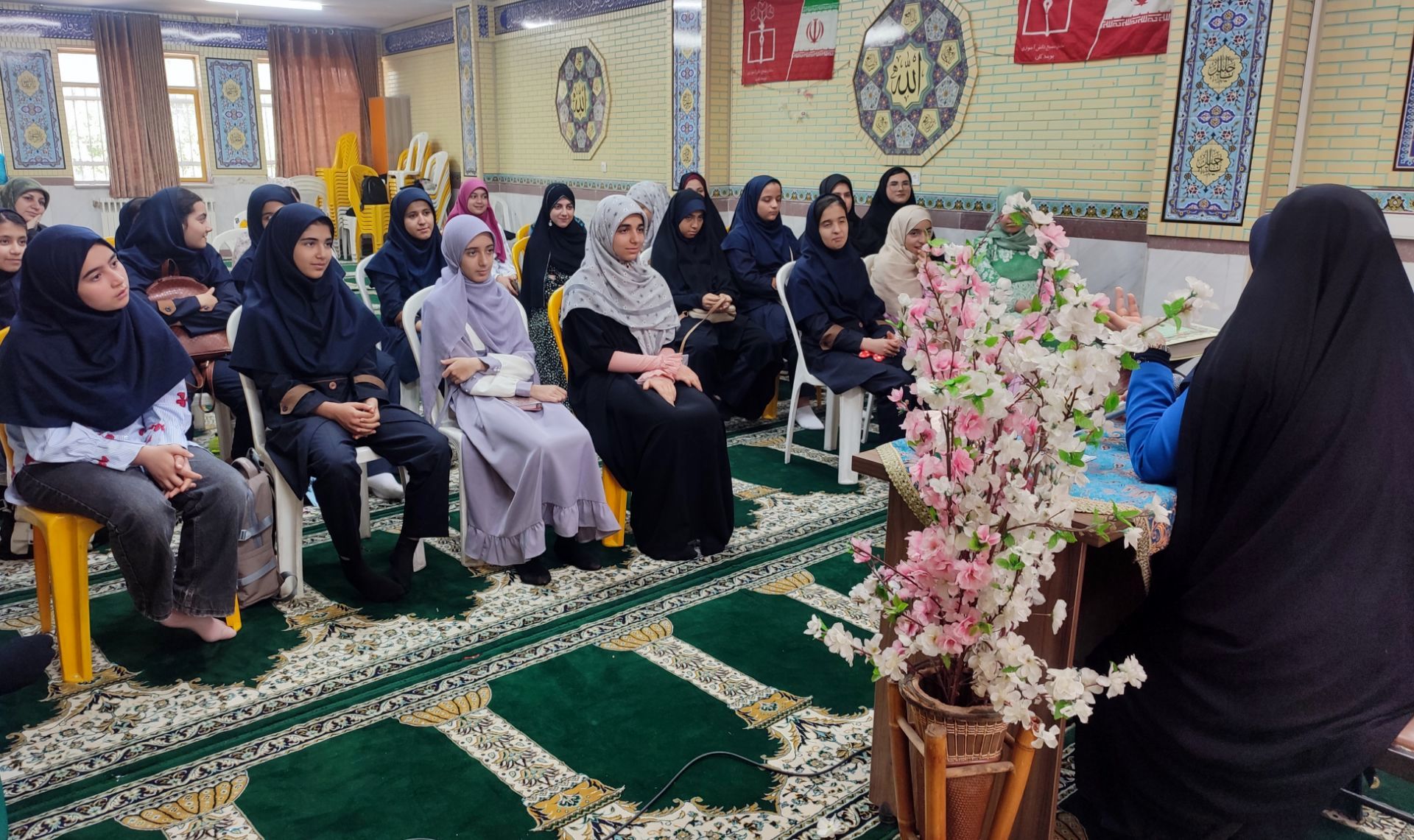 جشن میلاد بانوی صبر و شجاعت در دبیرستان شهید بهشتی