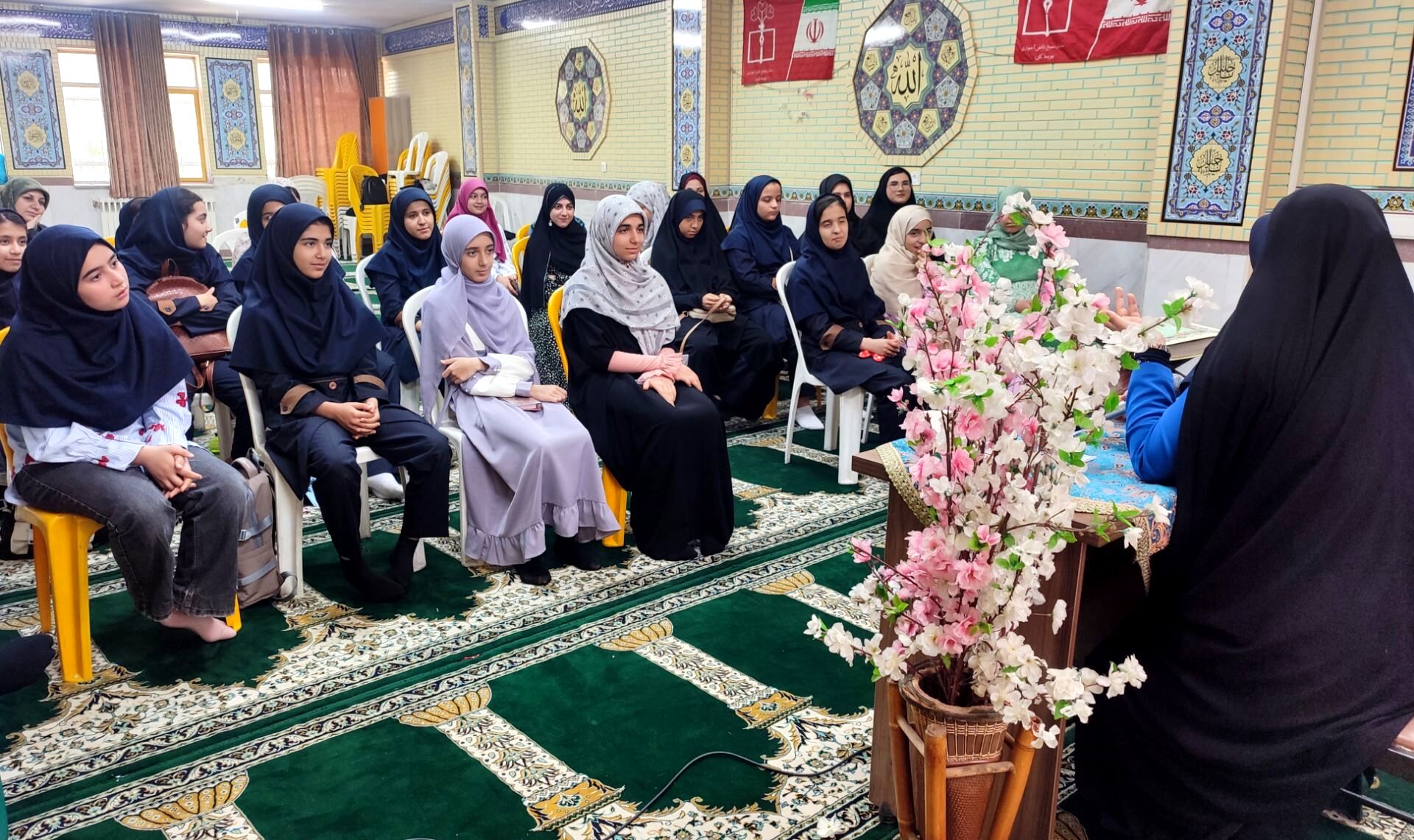 جشن میلاد بانوی صبر و شجاعت در دبیرستان شهید بهشتی