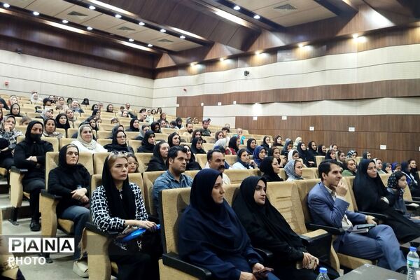جلسه آموزشی توانمندسازی اولیا با محوریت مبارزه با مواد مخدر