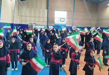 اجرای سرود «باید برخاست» در مدارس فردیس