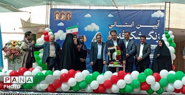 آیین طرح استانی «جشن شکوفه‌ها» که در دبستان دخترانه مهندس معصومی ناحیه ۴