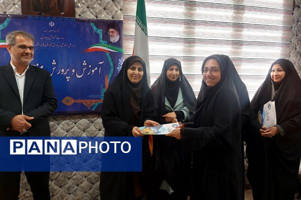 تقدیر از بانوان اداره آموزش و پرورش کهریزک 