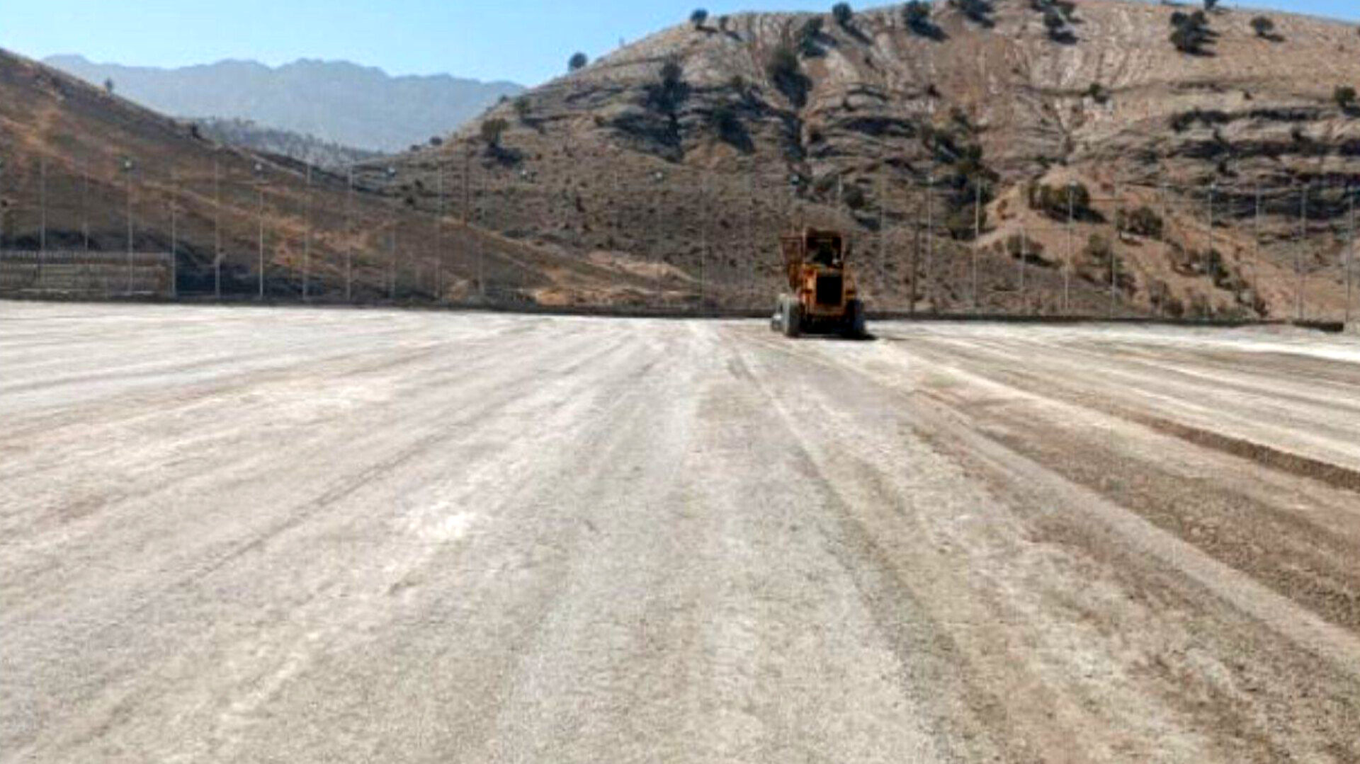 بازدید فنی هیأت فوتبال لرستان از پروژه چمن مصنوعی شهرستان معمولان