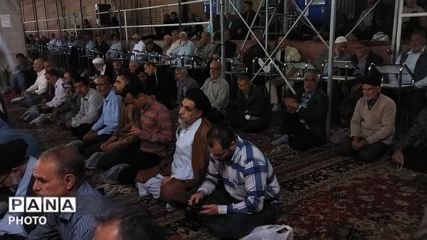 از پیر تا دانش آموز در نماز جمعه نیشابور حضور دارند-۱