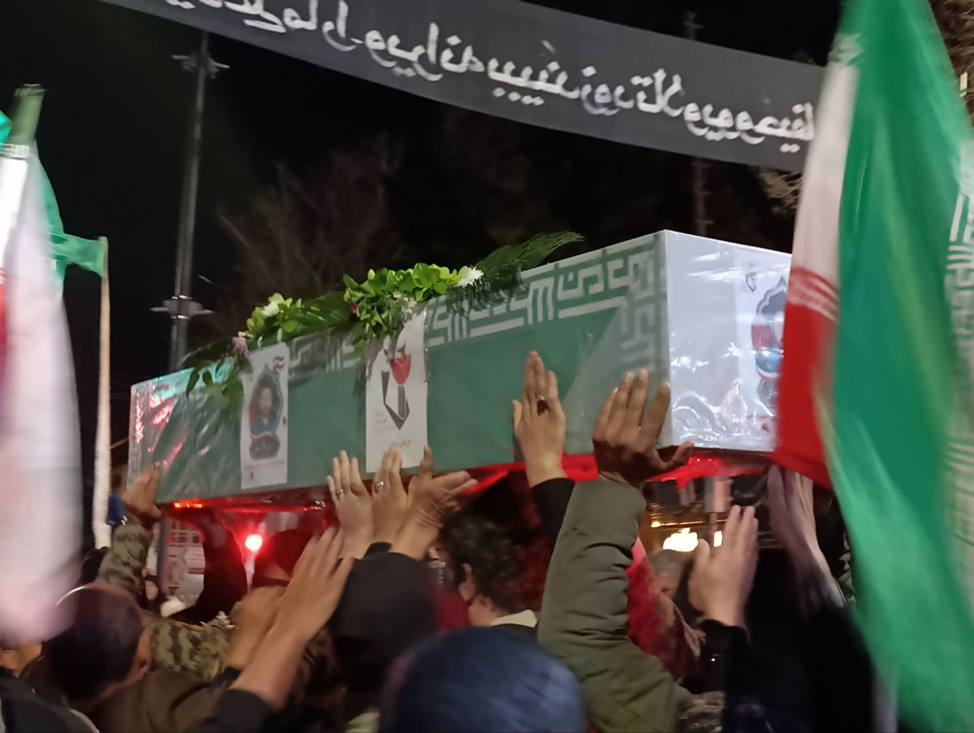 تجمع گسترده مردمی در مسجد جامع نیشابور و تشییع دو شهید جنگ رمضان