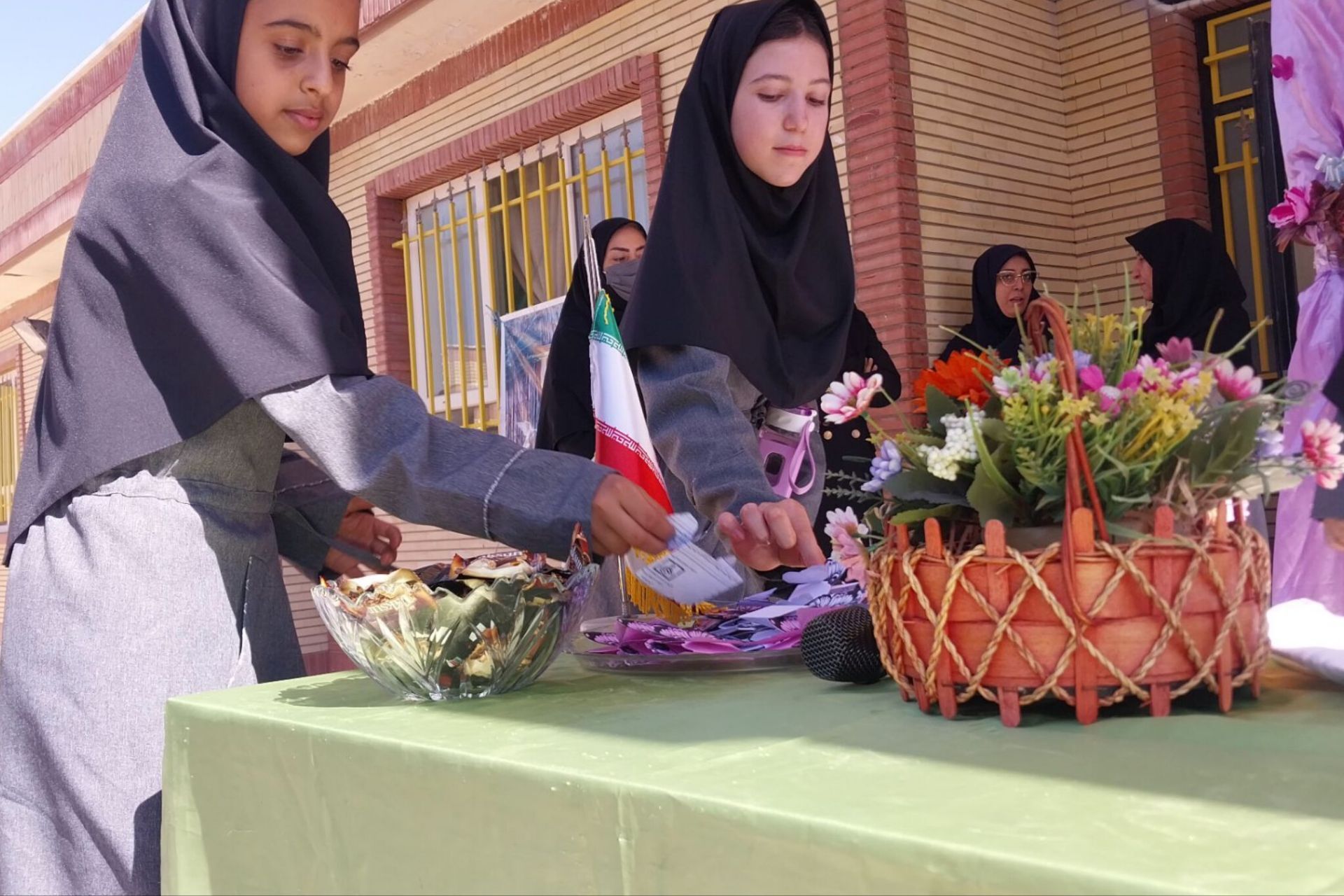 قاب‌های اولین روز مدرسه در دبیرستان حضرت مریم