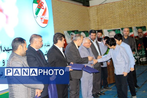 یادواره شهدای جنگ تحمیلی ۱۲ روزه در دبیرستان شاهد سالارشهیدان(ع)