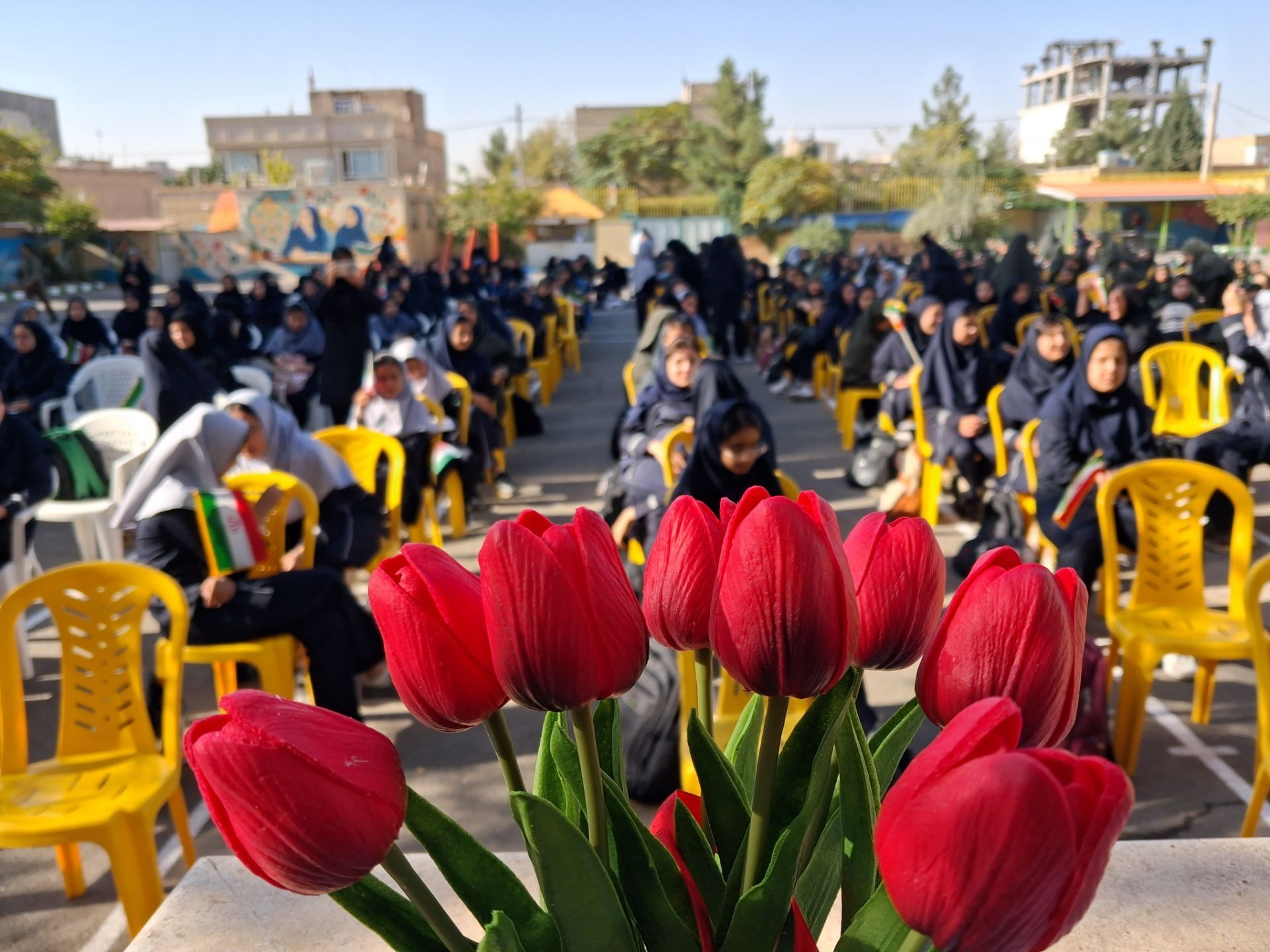 نواخته شدن زنگ آغاز سال تحصیلی در دبیرستان نمونه وکیلی ۱۰