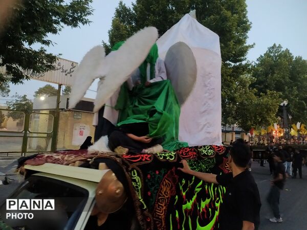 حرکت دسته های عزاداری هیئت شاهزاده قاسم (ع) به سمت زیارتگاه امام زاده سید حمزه 