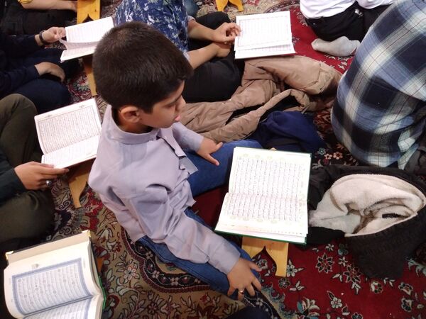 بزرگترین محفل دانش‌آموزی انس با قرآن در شهر یزد 