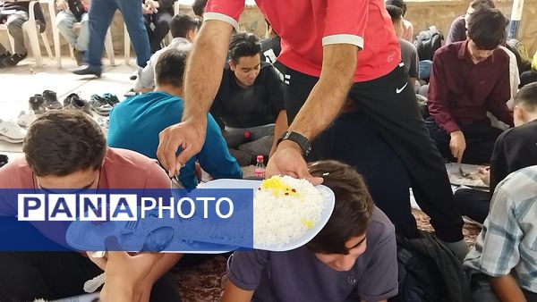 گذری کوتاه بر اهدای جوایز در اردوی جدید الورودهای شاهد ابوذر غفاری 