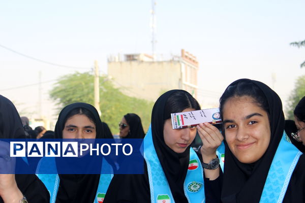 حضور پرشور تشکل های دانش آموزی در راهپیمایی ۱۳ آبان