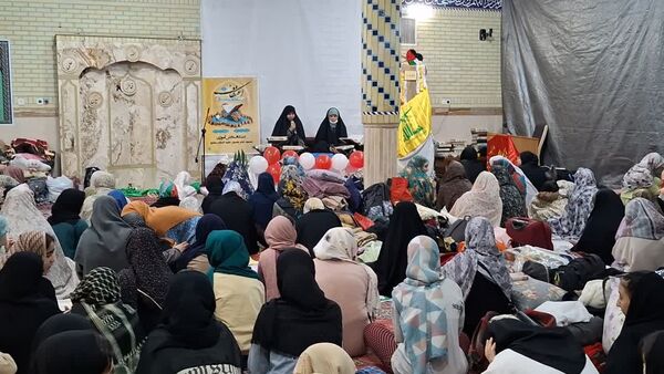اعتکاف دختران دانش‌آموز قم در مسجد امام حسین(ع)