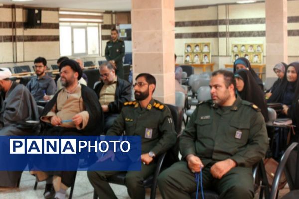 پیوند مهارت و معرفت در آموزش و پرورش فیروزکوه به همراه تلاوت زیارت عاشورا و کارگاه اسنپ‌بک 