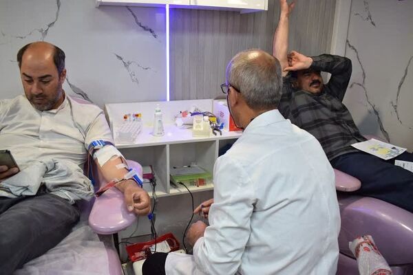 بازدید مدیر آموزش و پرورش بهاباد از پایگاه انتقال خون در بیمارستان حکیم بهابادی