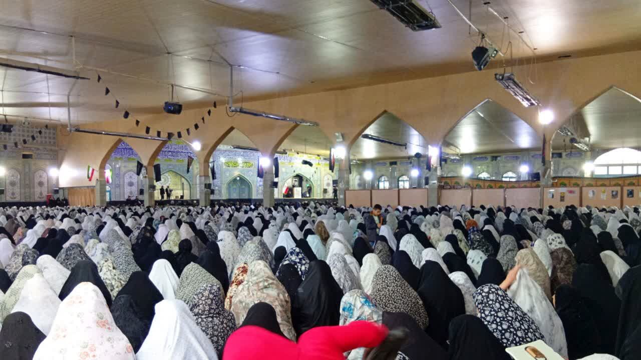 اقامه نماز عید فطر در یاسوج مصلی امام خمینی (ره)