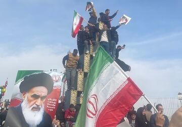 حماسه حضور مشهدی‌ها در راهپیمایی ۲۲ بهمن