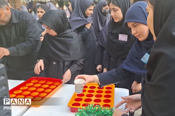 میزبانی نذر سمنو در دبیرستان ساره ورامین، همزمان با آغاز ایام فاطمیه