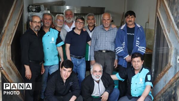 توزیع روزانه ۱۲۰۰ فطیر در کام رزمندگان و مردم ماهدشت