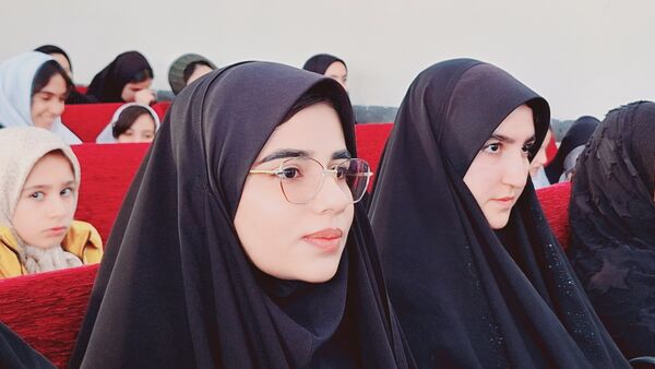 تجلیل از دانش‌آموزان نخبه مسابقات قرآن، عترت و نماز و تربیت‌بدنی