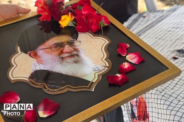 کاشت نهال امید به یاد رهبر شهید و دانش‌آموزان مدرسه شجره طیبه در رباط‌کریم 