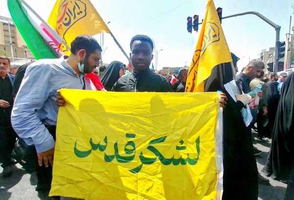 وداع تهرانی‌ها با پیکر مطهر شهدای حمله تروریستی رژیم صهیونیستی 