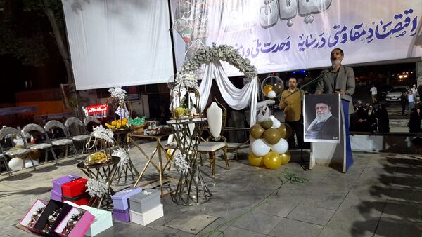 شب هشتادم، روایت عشقی خارج از قاب پیوند دو دل در میان خروش خیابان‌ها