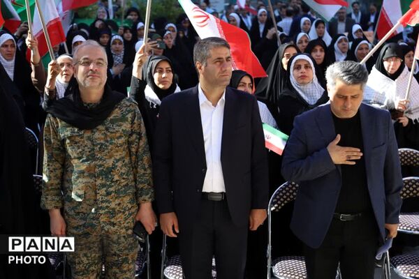 مراسم صبحگاه مشترک بسیج فرهنگیان تهران بزرگ در اداره کل آموزش و پرورش