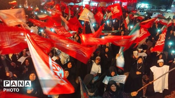 همزمان با سراسر کشور؛ صد و شصت و نهمین شب «بیعت با رهبری» در نورآباد