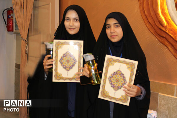 تجلیل از خبرنگاران پانادر کافه دخترانه کانون امام خمینی (ره)