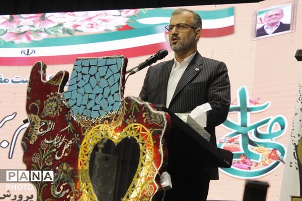 همایش تجلیل از معلمان در ساری