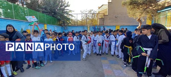 المپیاد ورزشی مدرسه شکوفه‌ها ناحیه 4 کرج در هفته تربیت بدنی  