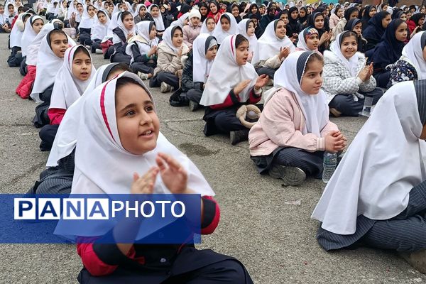 کودکان غرفه‌داران جشن میلاد موعود