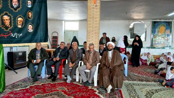 حضور پرشور دانش آموزان و اقشار مردم در جشن 22بهمن روستای سرتشنیز 