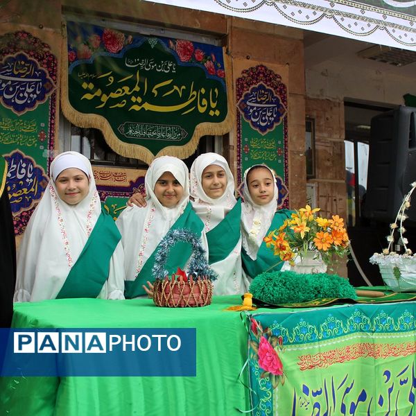 برگزاری مراسم باشکوه دهه کرامت در دبستان شهید بهاری پرند با حضور خادمین حرم رضوی